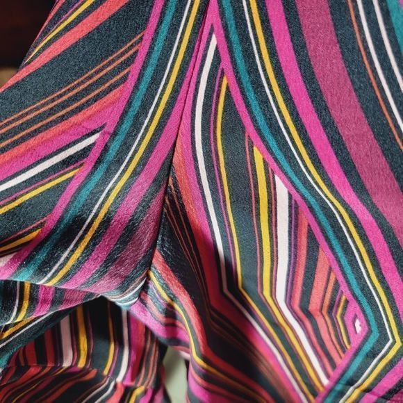 Maurices women's Blouse pink colorful‎ design plus size 0 long sleeve - Picture 3 of 6